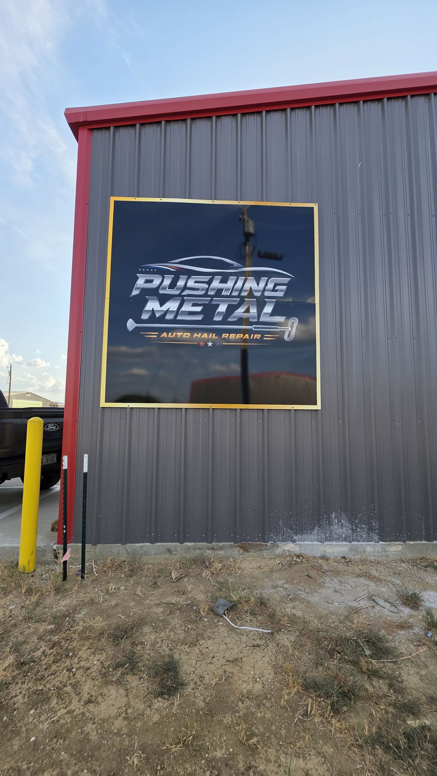 Pushing Metal wall-mounted sign